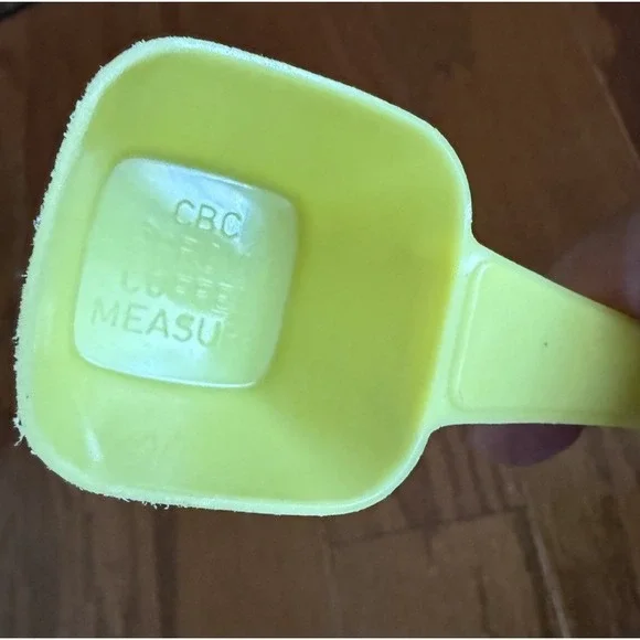 Vintage Community Coffee CBC Approved Coffee Measure Scoop 50's - 60's Yellow - Picture 2 of 2
